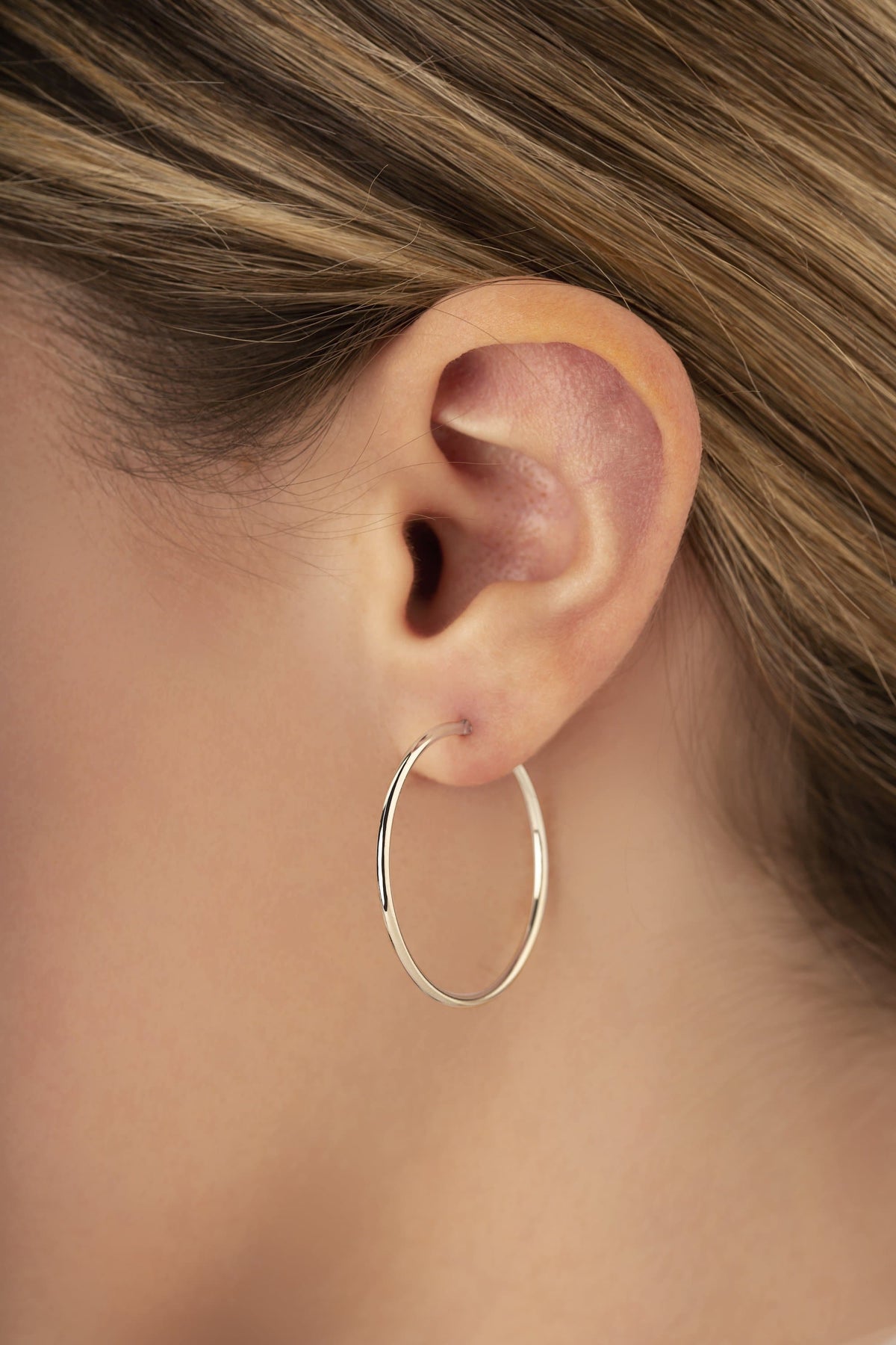 14K White Gold 1.5X30mm S/D Hoop Earrings (5169644175404)